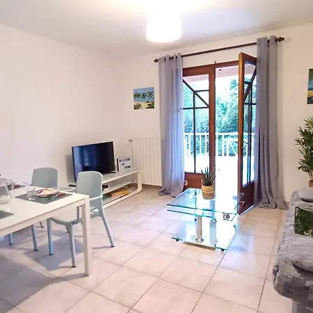 Dans A Valescure Апартаменти