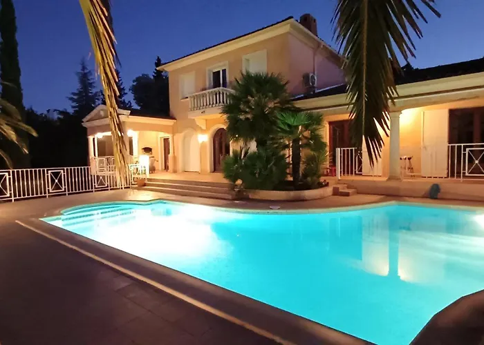 Dans A Valescure Saint-Raphael (Var)