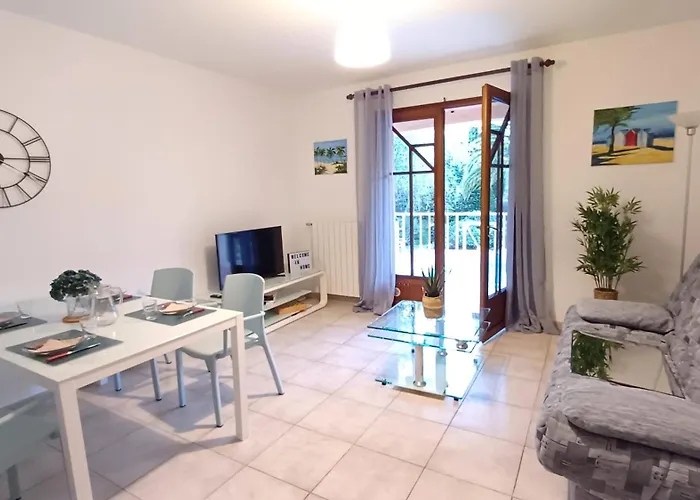 Dans A Valescure Apartment